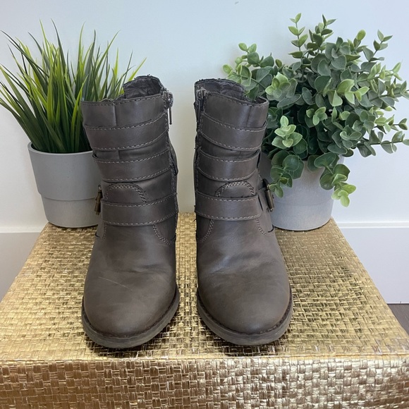 Taupe Heeled Ankle Boots - JustFab - Picture 6 of 6